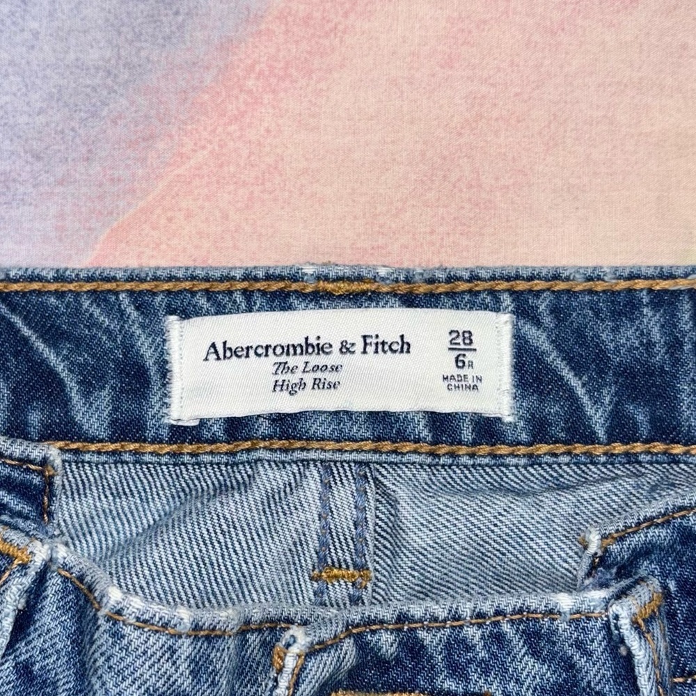 Abercrombie Curve Love High Rise Loose Jean in Dark Two Tone size 6 / 28 - Picture 3 of 7